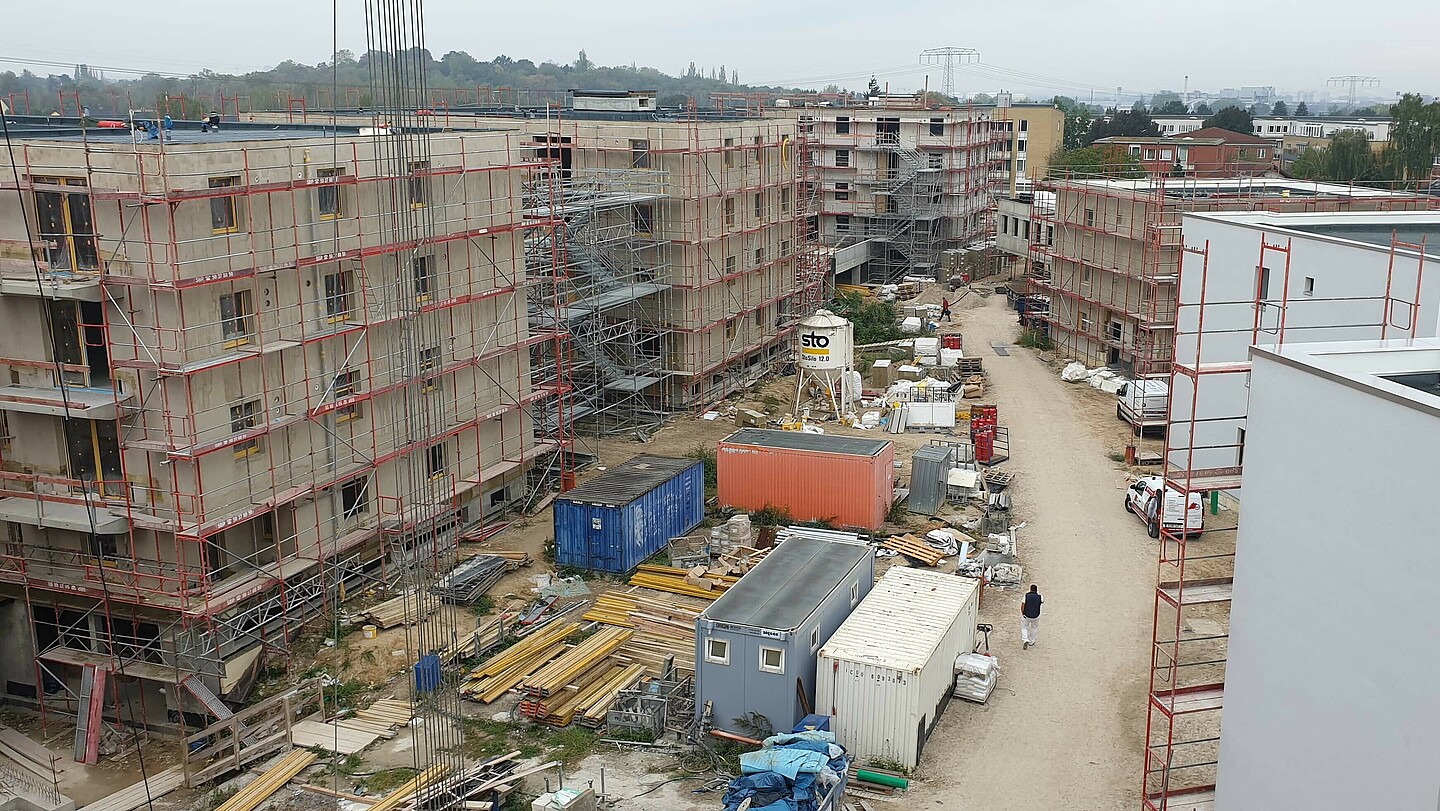 Luftbild vom Neubau ToM-Projekt als Baustelle.