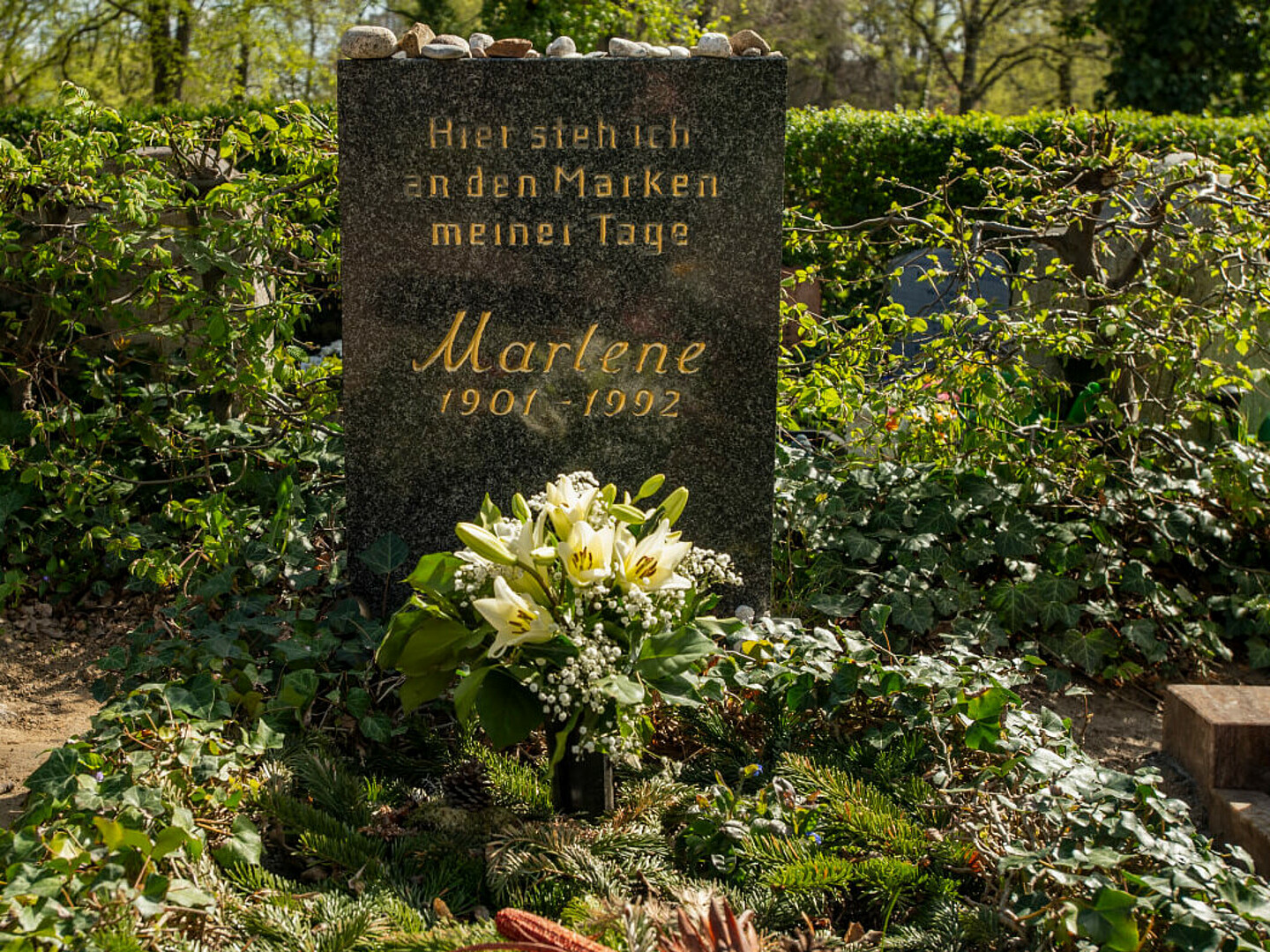Grabstein von Marlene Dietrich auf dem Friedhof Stubenrauchstraße.