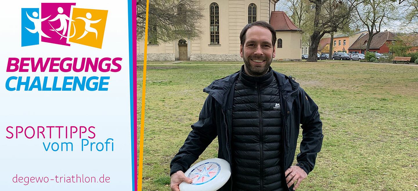 Ein Sportprofil mit einem Frisbee in seiner Hand. Er trägt schwarze Jacke und lächelt glücklich.