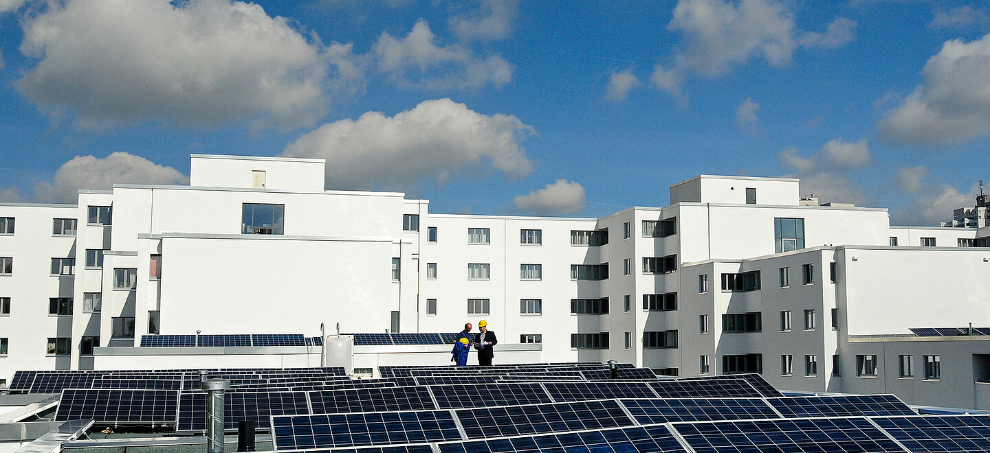 Photovoltaikanlage auf dem Dach des Feuchtwangerweg in der Gropiusstadt