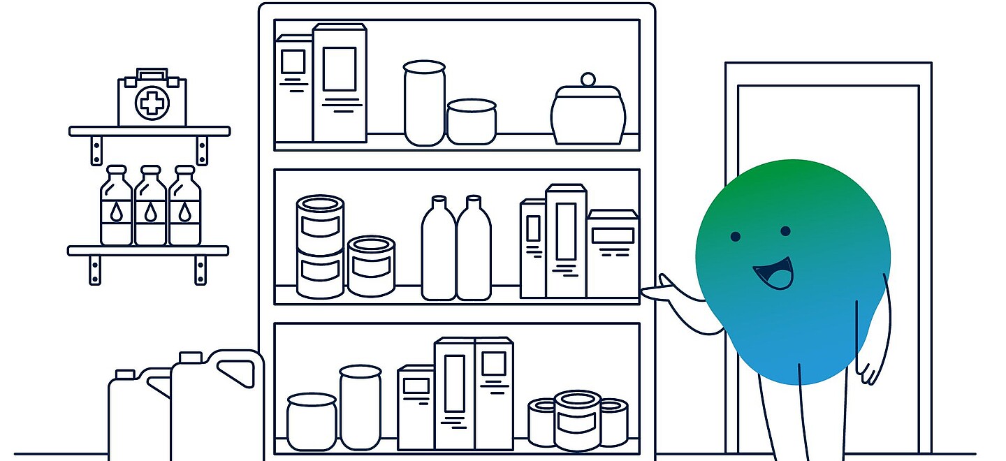 Illustration der degewo-Erklärfigur Kalle zum Thema Vorkehrungen für den Katastrophenfall. Zu sehen ist Kalle vor einer gut gefüllten Vorratskammer.