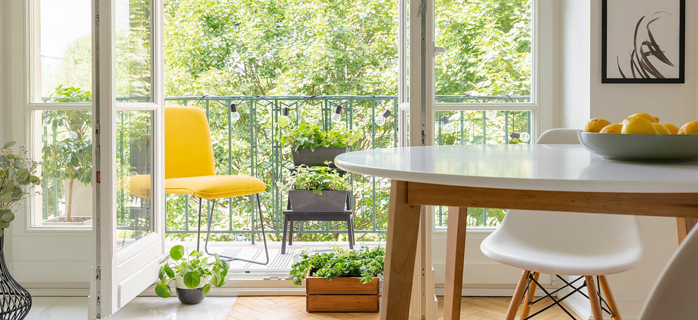 Balkon mit Ausblick auf Natur