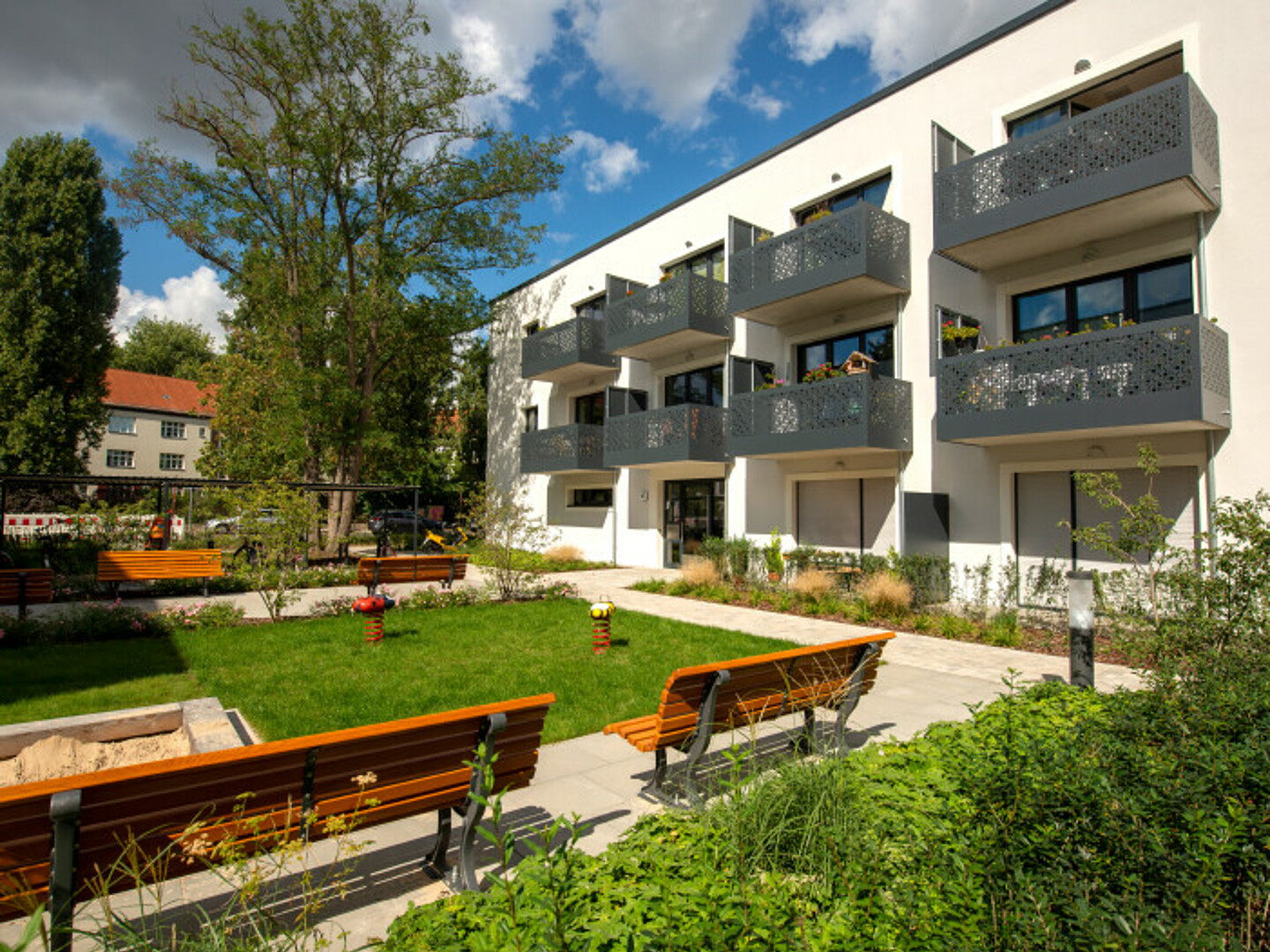 Balkonansicht vom Wohnhaus in der Rudower Straße