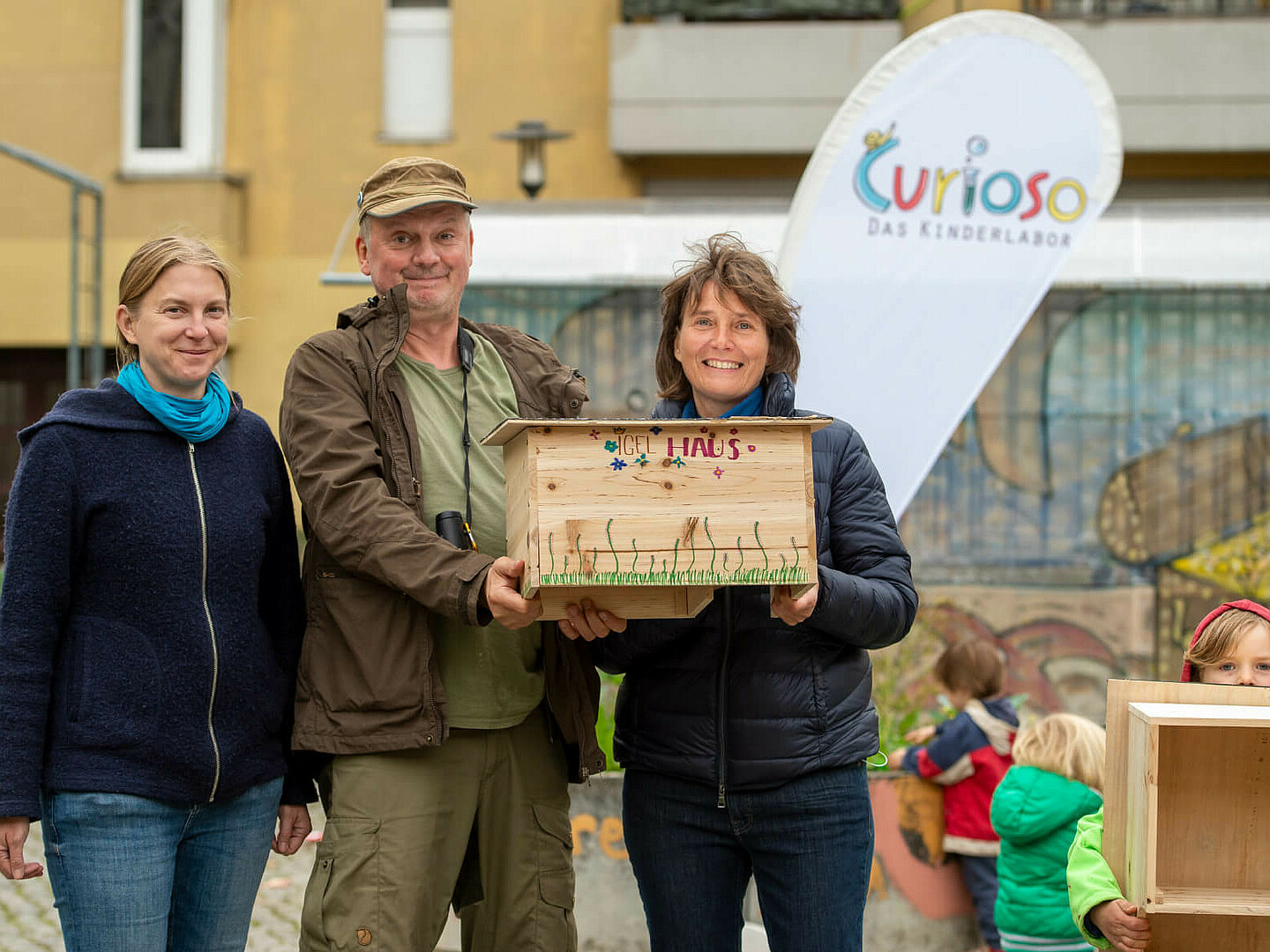 Gruppenbild der Forscher, ein Mann und zwei Frauen.