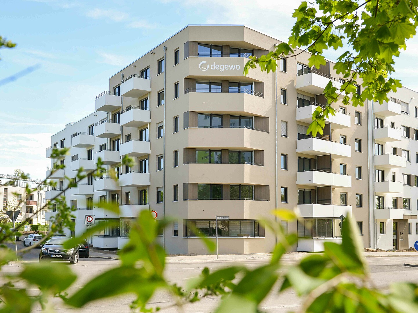 Vorderhaus degewo Neubau Joachim-Ringelnatz-Siedlung Cecilienstraße