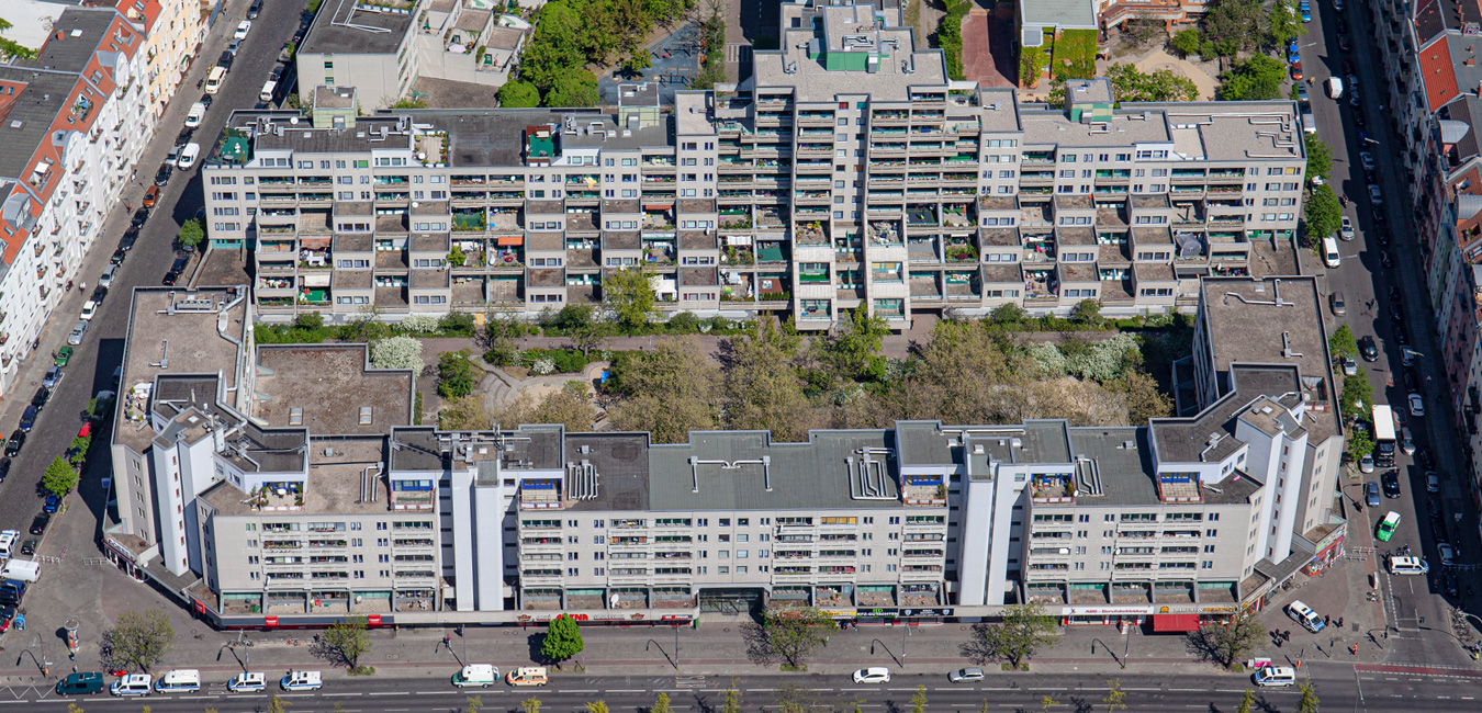 Die Wohnanlage Schöneberger Terrassen aus der Luft betrachtet