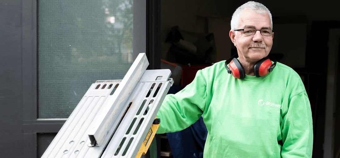 Älterer Handwerker von degewo.